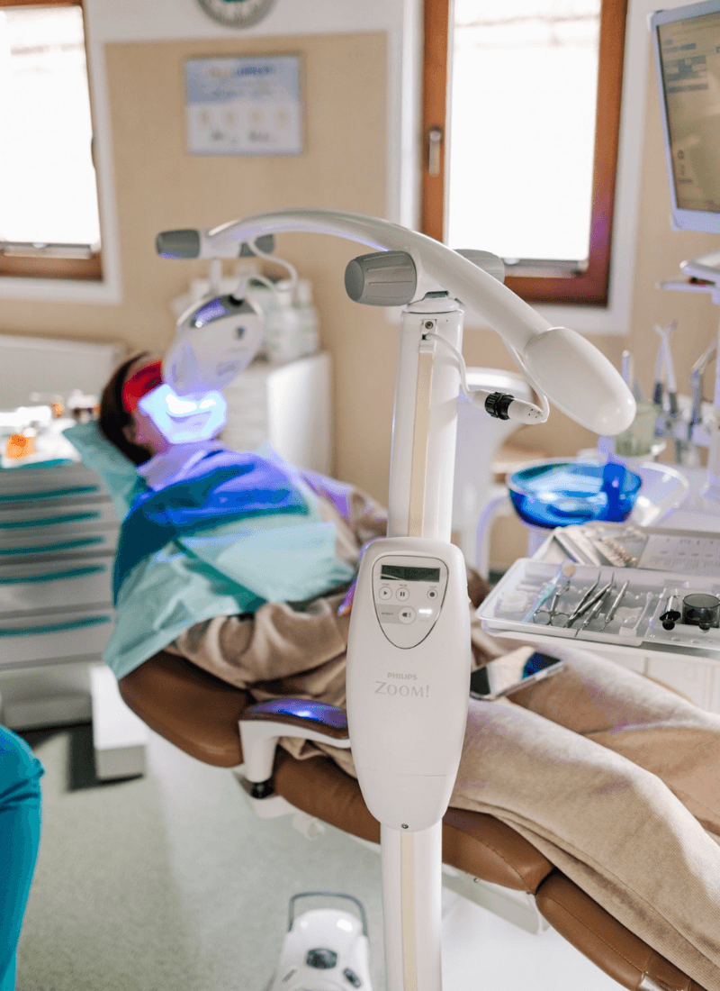 Sistemul de albire dentară Philips Zoom în timpul tratamentului